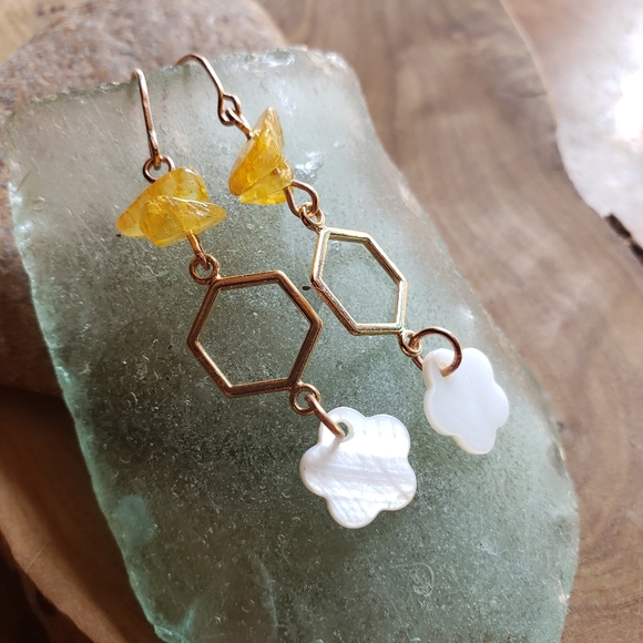 Elegant Citrine Mother of Pearl Rose Gold Earrings - Picture 3 of 4